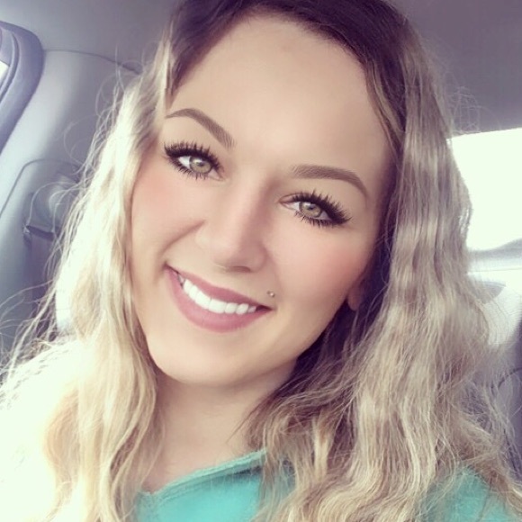 🎀 Meet your Posher, Brittany 🎀 - Picture 2 of 6